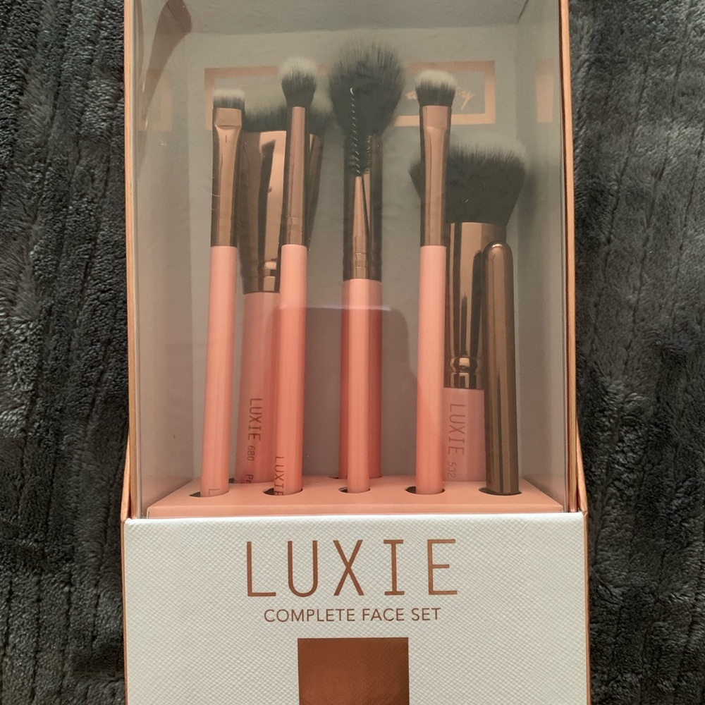 LUXIE - ROSE GOLD Complete Face Brush Set